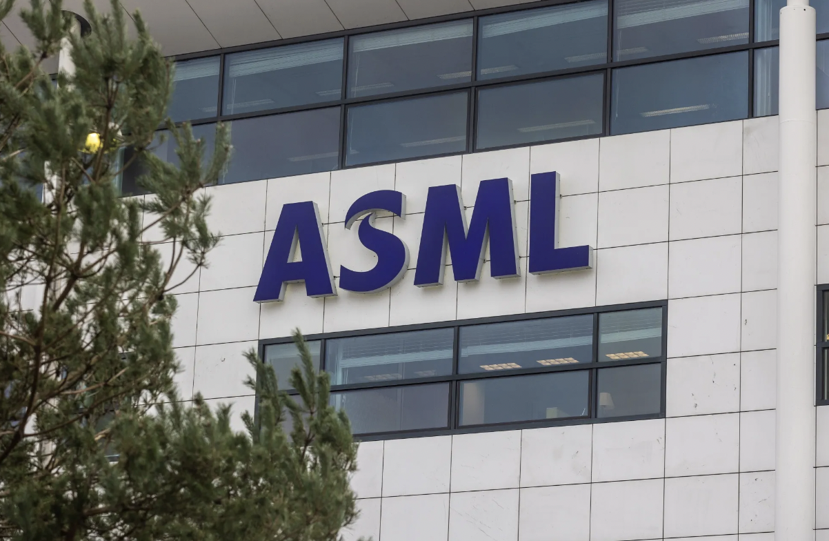 Китайский бизнес ASML по производству чипов сталкивается с новыми ограничениями со стороны Нидерландов